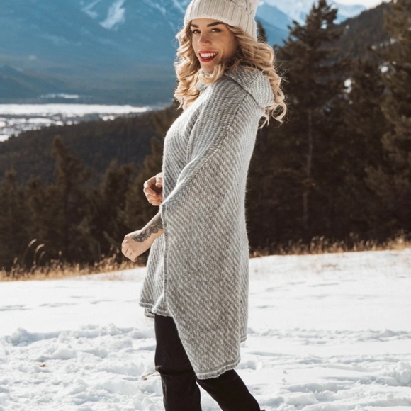 LOVESTITCH Lena Poncho ~ NWOT - Picture 2 of 11